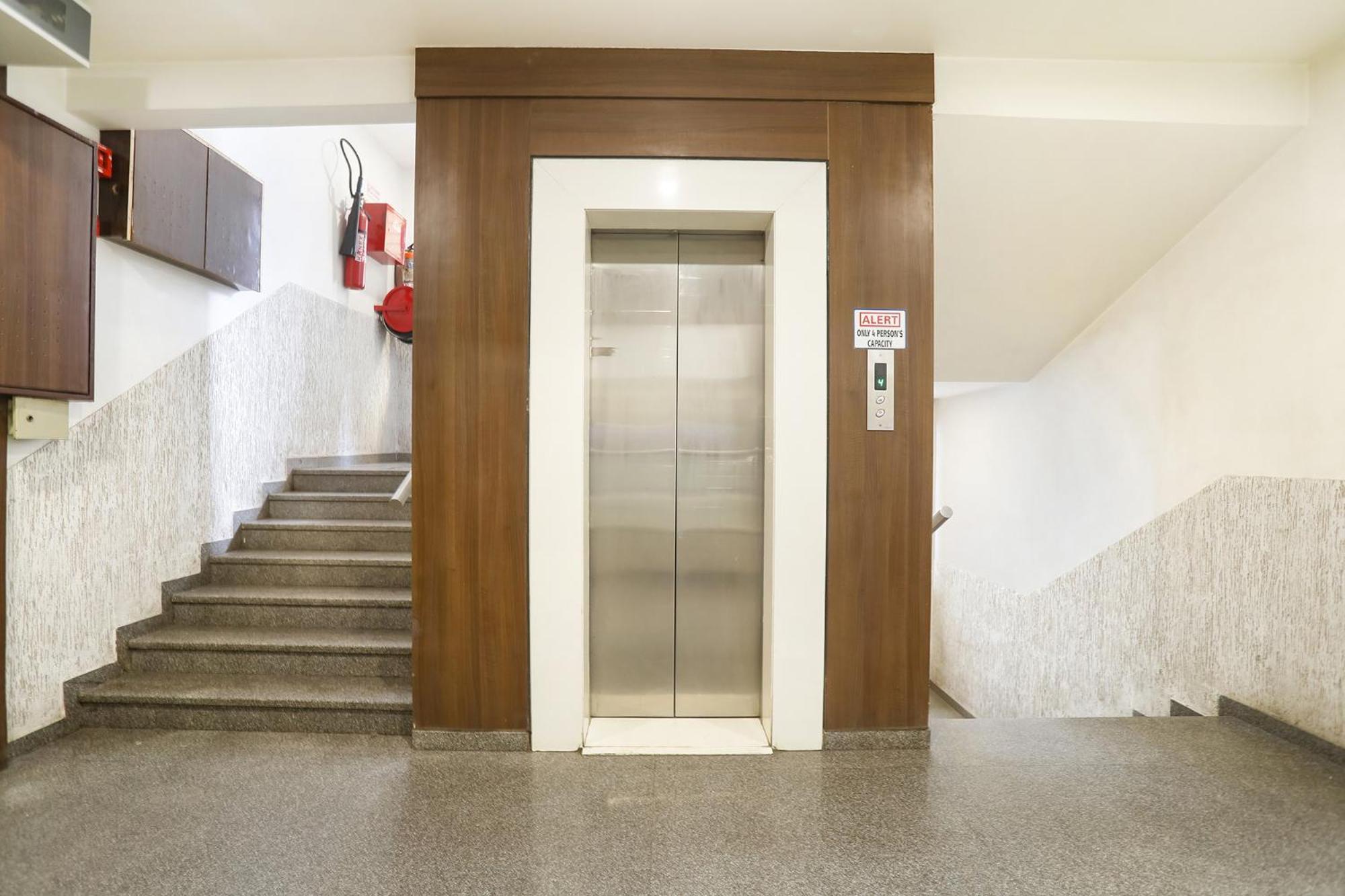 Hotel Merit Σουράτ Εξωτερικό φωτογραφία
