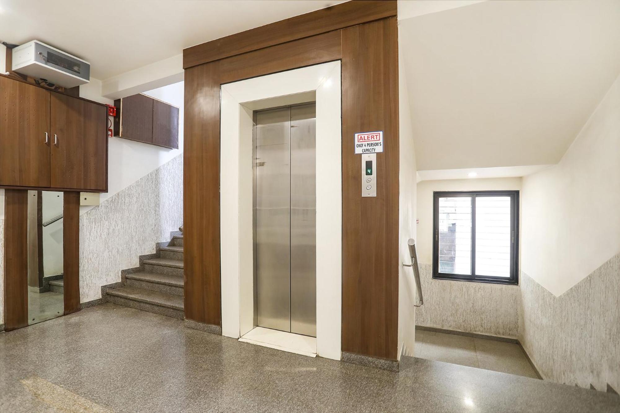 Hotel Merit Σουράτ Εξωτερικό φωτογραφία